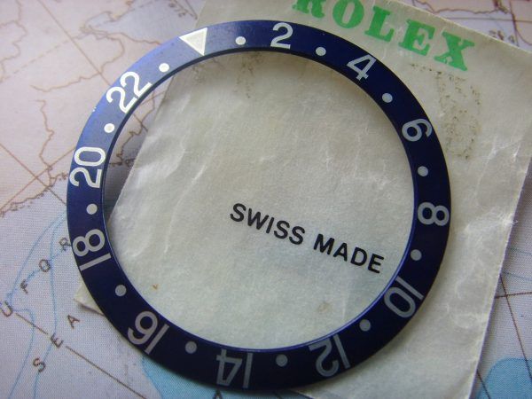 1970s VERY RARE NAVY BLUE ROLEX GMT 1675 BEZEL INSERT 1|2 Close up 1|3|5|9|10|12